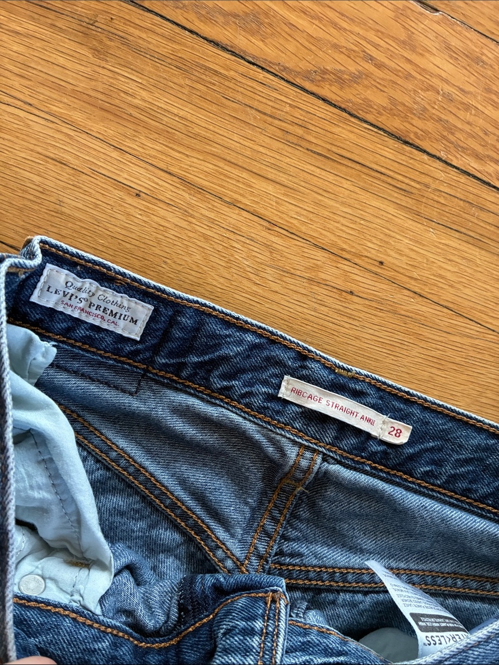 Levi's Premium Ribcage Straight Ankle Jeans 28 Rigid Ankle Crop 27" Medium Wash - Picture 2 of 13